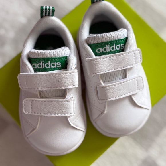 Kids Adidas white sneakers. Green stripe accent. Size 3K 9-12 months - Picture 3 of 9